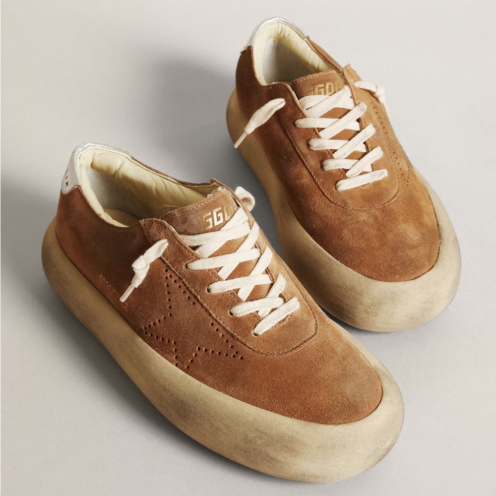 Golden Goose space star in tobacco suede